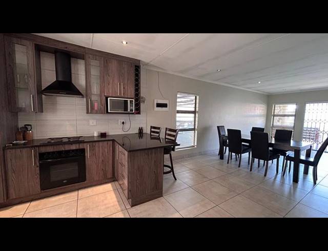 2 BEDROOM TOWNHOUSE FOR SALE IN ORIEL